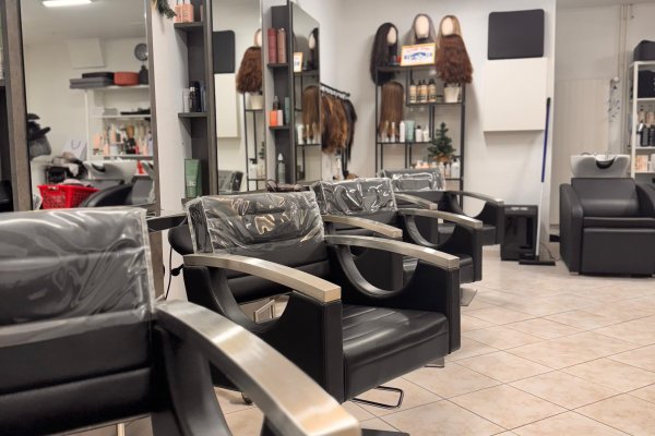Nettoyage d'entretien hebdomadaire d'un salon de coiffure 